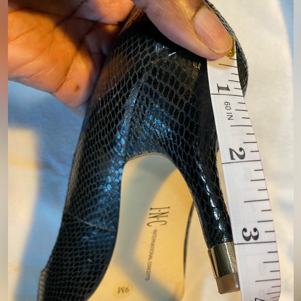 Shoes - Picture 5 of 6